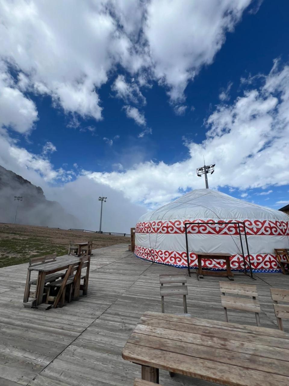 Yurta Base Camp, Shymbulak Mountain Resort Besqaynar Esterno foto