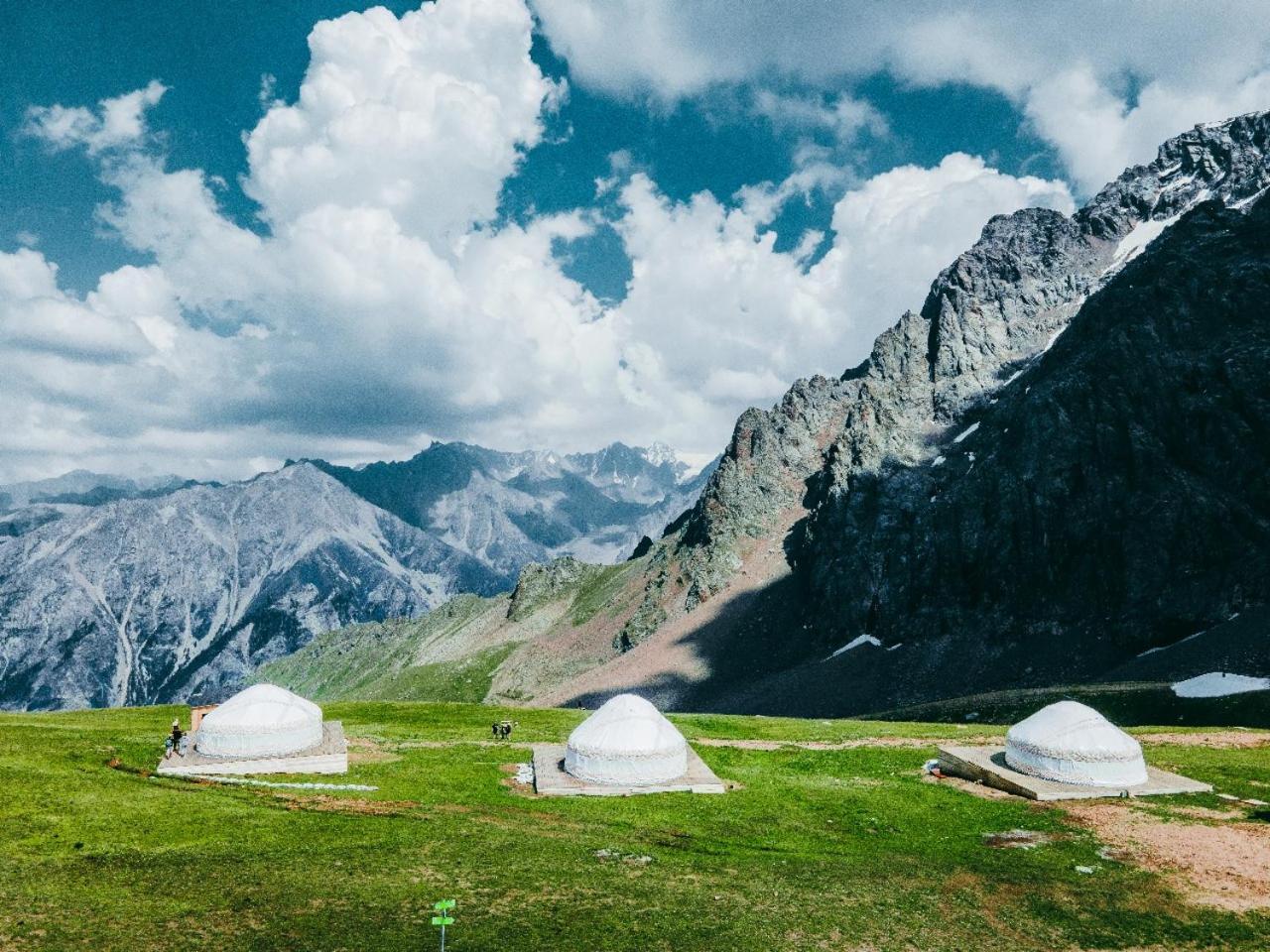 Yurta Base Camp, Shymbulak Mountain Resort Besqaynar Esterno foto